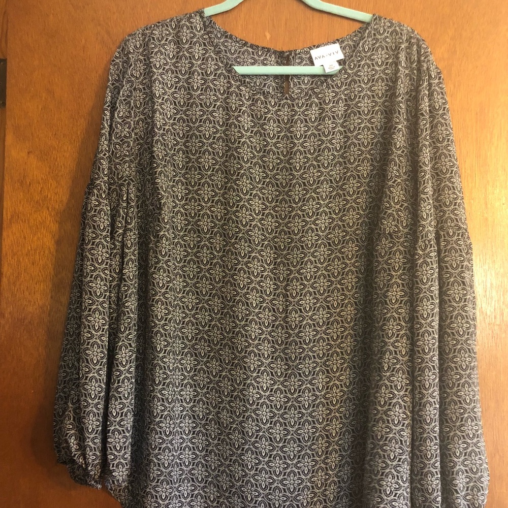 2x Ava & Viv black and white design blouse